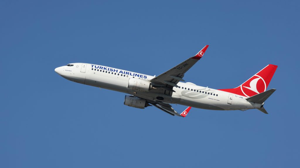 Turkish Airlines vs. Lufthansa: Why I’m Done Paying Extra for German Engineering in the Sky 2 haci elmas BjEf3AHG7NM unsplash
